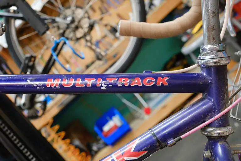The purple top tube of a 1992 Trek. It reads 'Function Specific Design' MULTITRACK'