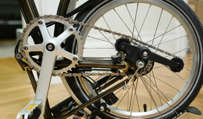 The drivetrain of a Brompton with a 38T chainring and the chain rubbing on itself when folded.