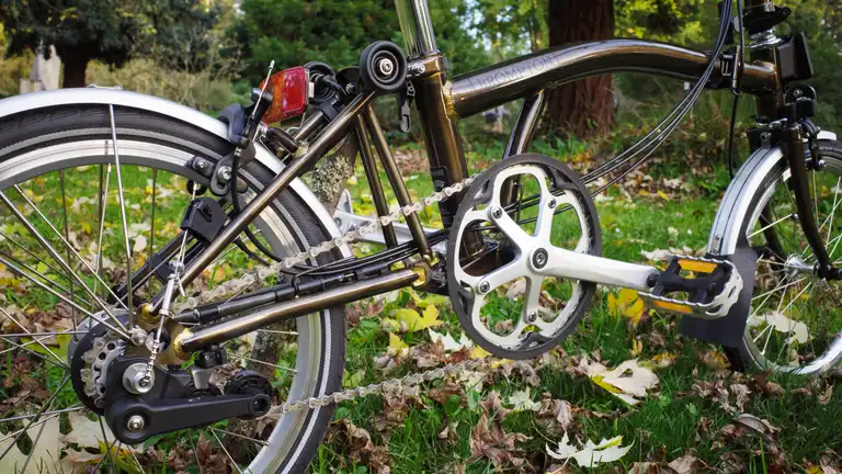 A close-up of the mainframe and drivetrain of a Brompton.